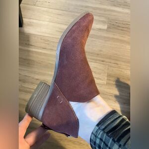 Kenneth Cole Reaction suede brown back zip women’s ankle boots! Size 7